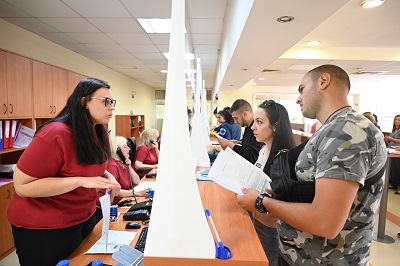 17 и 25 юни - нови дати за изпити по български език и литература във формат ДЗИ за прием в УНСС